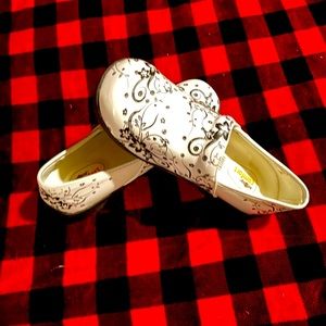 Women’s professional work shoes